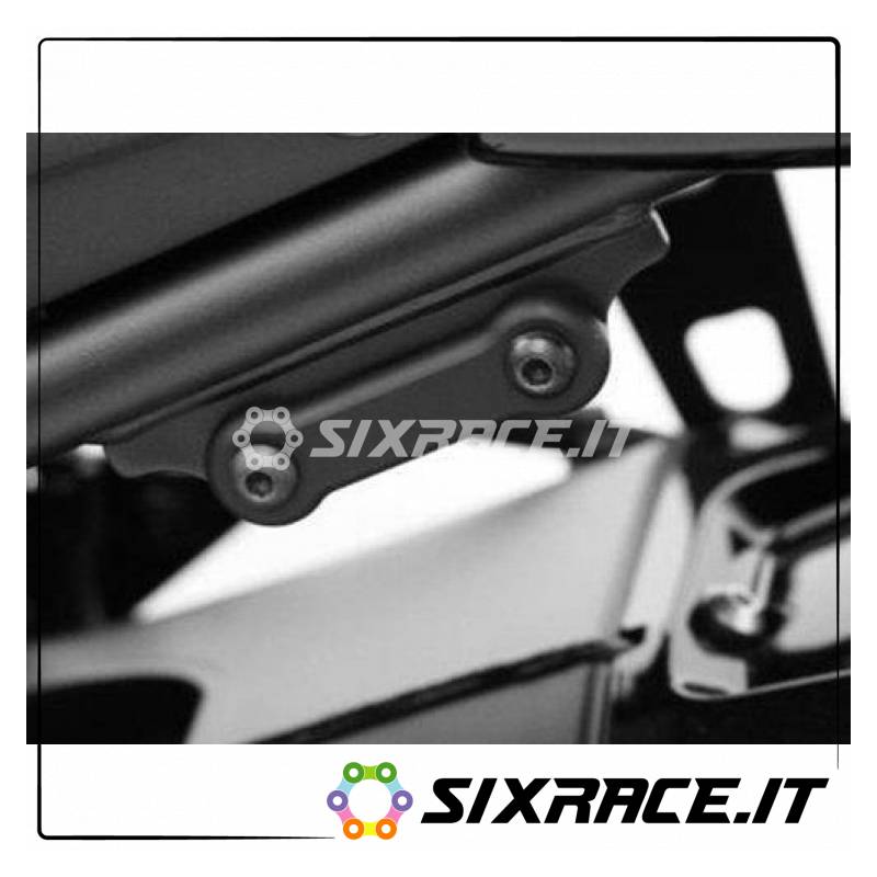 Placchette Copri Fori Poggiapiedi Posteriori (Pezzo Singolo) Yamaha Fz8 2010-