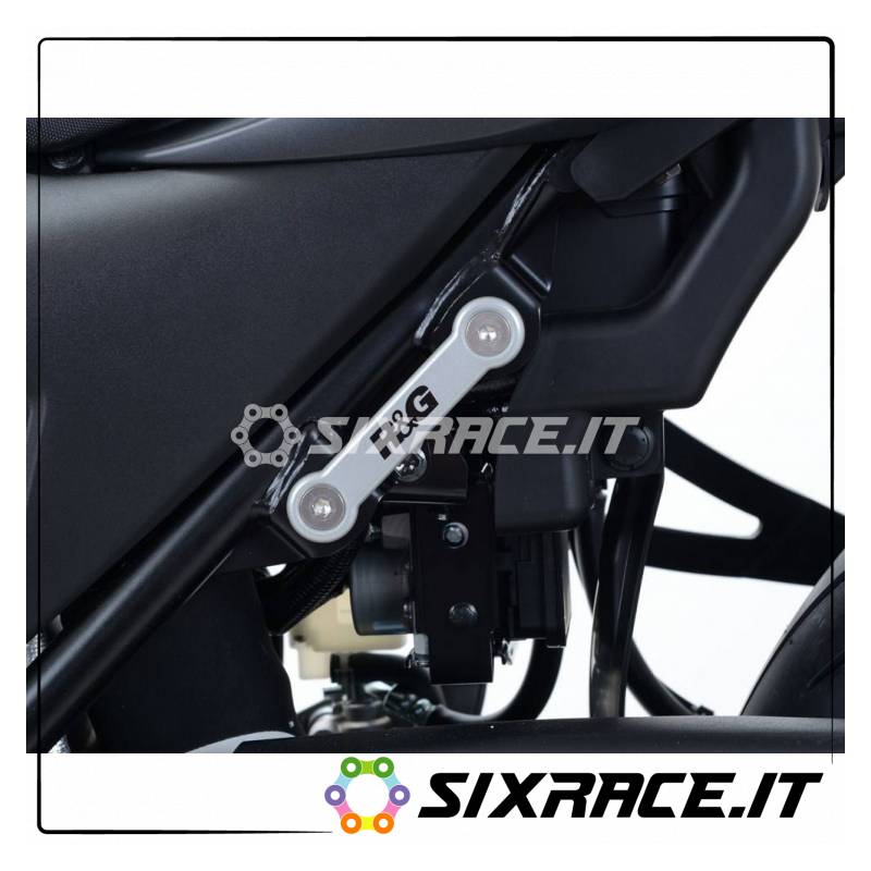 Placchette copri fori poggiapiedi posteriori (lato SX) Suzuki SV650 16- / SV65