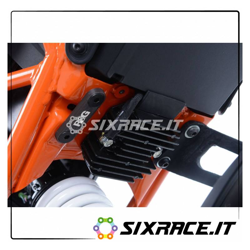 Placchette copri fori poggiapiedi posteriori lato SX KTM 125/200 Duke 17-