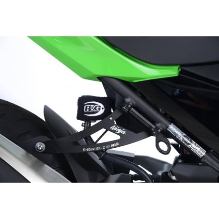 Staffa supporto scarico + piastra fori pedane posteriori - Kawasaki Ninja 400 /