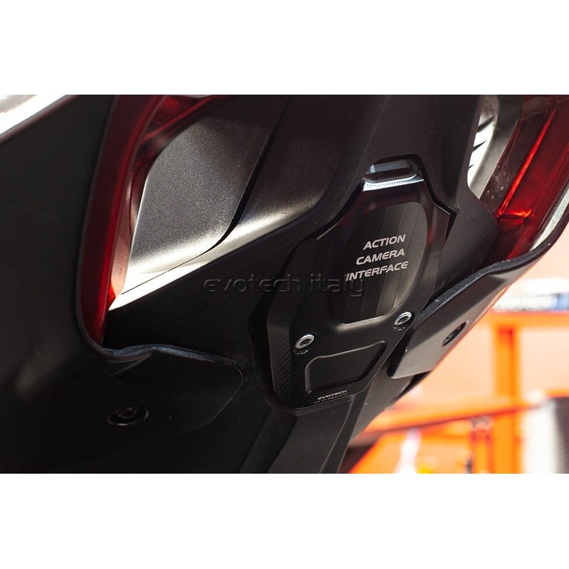 Tappo vano portatarga e optional Go-Pro Ducati Panigale V4