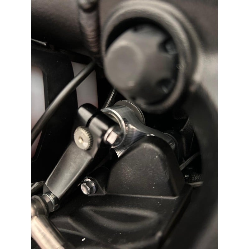 CM-004 Supporto perno cambio con cuscinetto Triumph Street Triple 765