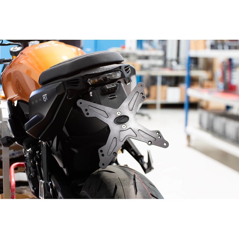 ESTR-0321 Regulowany uchwyt na tablicę rejestracyjną Evotech Suzuki GSX-8T / 8TT 2026