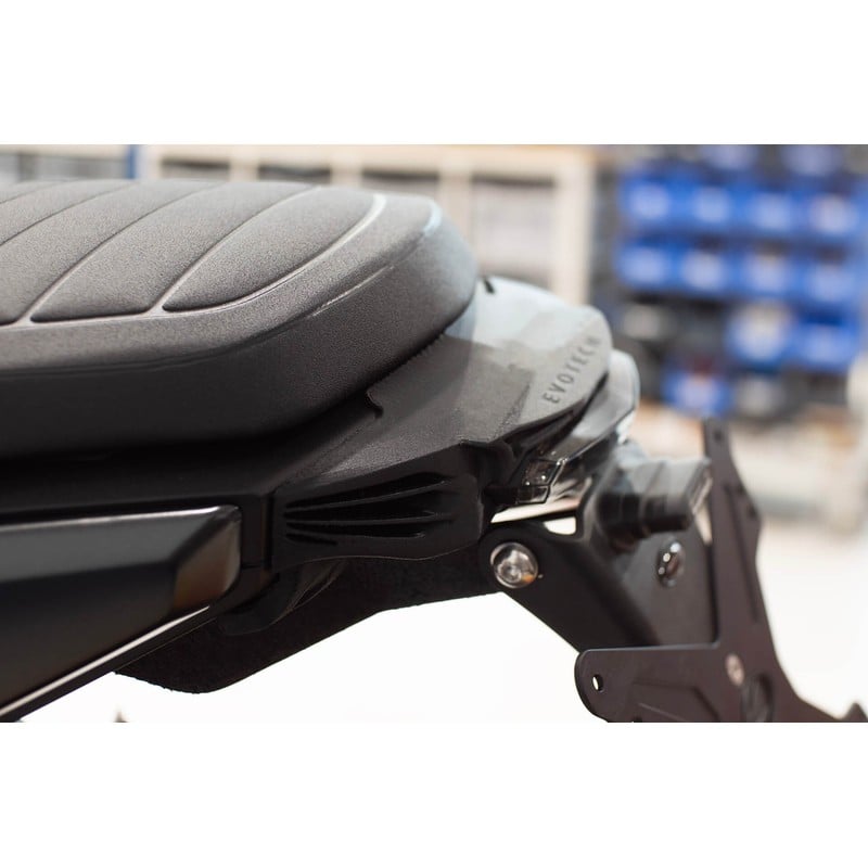 ESTR-0321 Porta matrícula Evotech Suzuki GSX-8T / 8TT 2026