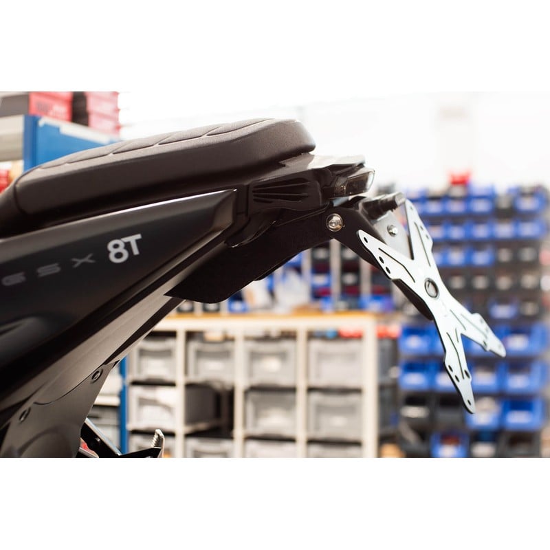 ESTR-0321 Regulowany uchwyt na tablicę rejestracyjną Evotech Suzuki GSX-8T / 8TT 2026