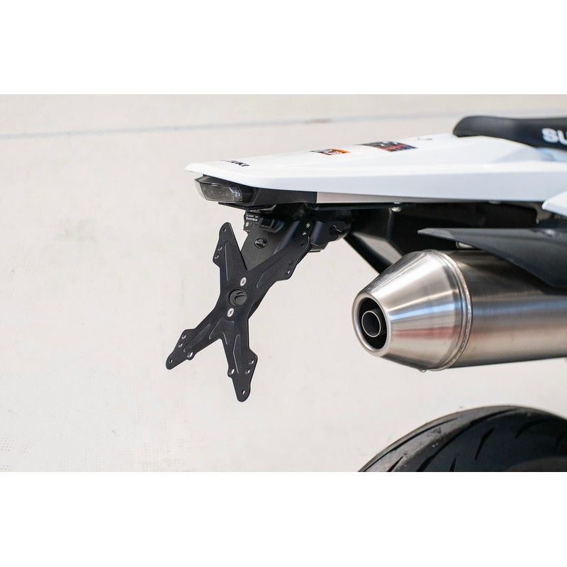 ESTR-0322 Porta matrícula Evotech Suzuki DR-Z4 SM 25-26