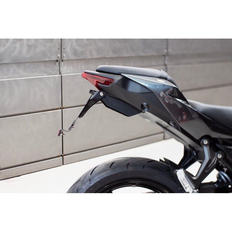 ESTR-0429 Regulowany uchwyt tablicy rejestracyjnej Evotech Kawasaki Z650/ Z650 S