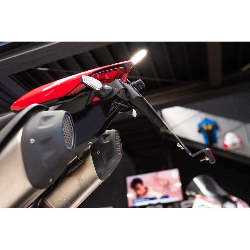 ESTR-0834 Regulowany uchwyt tablicy rejestracyjnej Ducati Hypermotard V2 2026