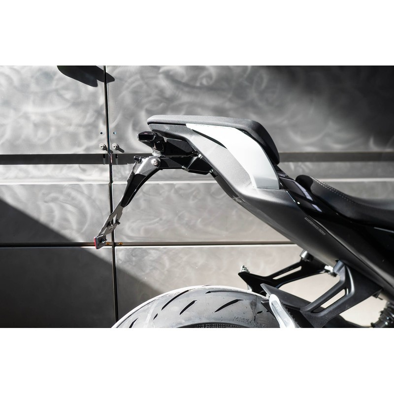 ESTR-1504 Porta matrícula Cf Moto 675 SR-R 25-26