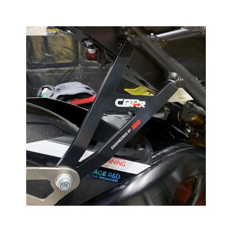 EH0109BKA R&G Staffa supporto scarito + piastra fori pedane posteriori Triumph Speed Triple 1200 RS