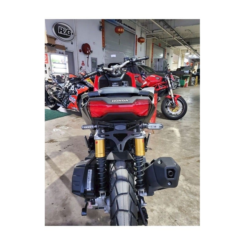 LP0402BK R&G Portatarga per SuzukiSuzuki GSX 8 T 2025