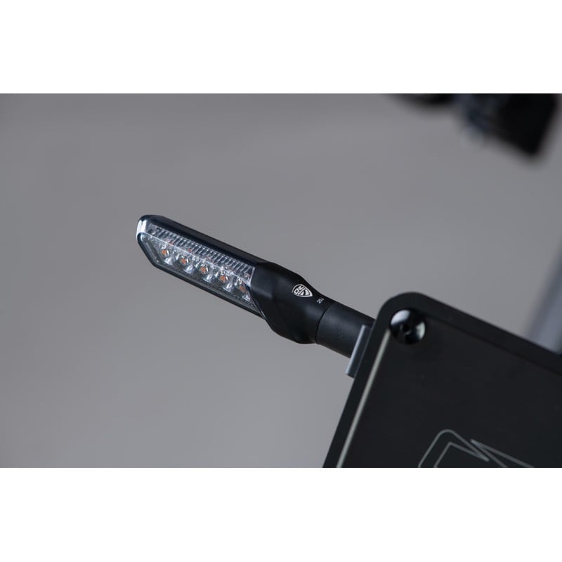 Frecce sequenziali a LED in alluminio "Style" indicatori di direzione omologati Aprilia CNC Racing ID022