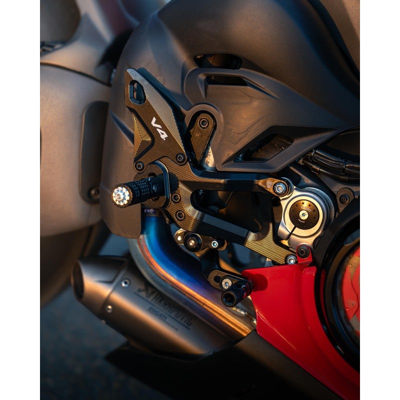 Pedane regolabili Ducati Superbike Panigale V4 S 2025+ CNC Racing