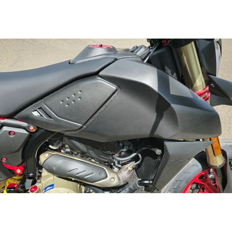 ZA270 Fuel tank side covers Carbon Ducati Hypermotard 698 Mono 2024+ CNC Racing