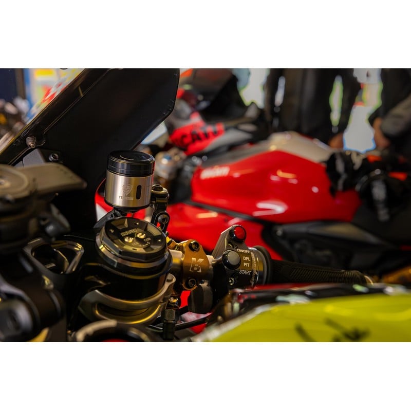 SE900_DUCATI Fluid tank 12 ml for rear brake or clutch Titanium Ducati CNC Racing SE900