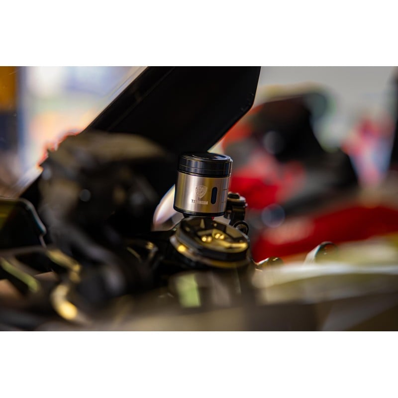 SE900_MV_AGUSTA Serbatoio olio 12 ml per freno posteriore o frizione Titanio Mv Agusta CNC Racing SE