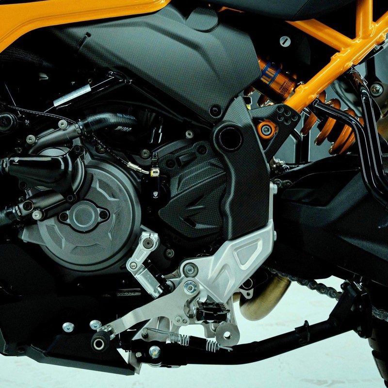 ZA245 Front sprocket cover carbon for Desert X and Monster Ducati Desertx 937 2022+ CNC Racing