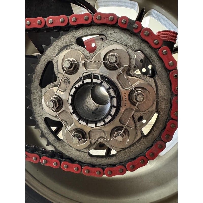 Flangia portacorona per in titanio Ducati Streetfighter V4 S 2020+ CNC Racing