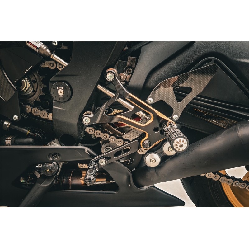 Pedane regolabili Bicolor Mv Agusta F3 675 RC E4 2018+ CNC Racing