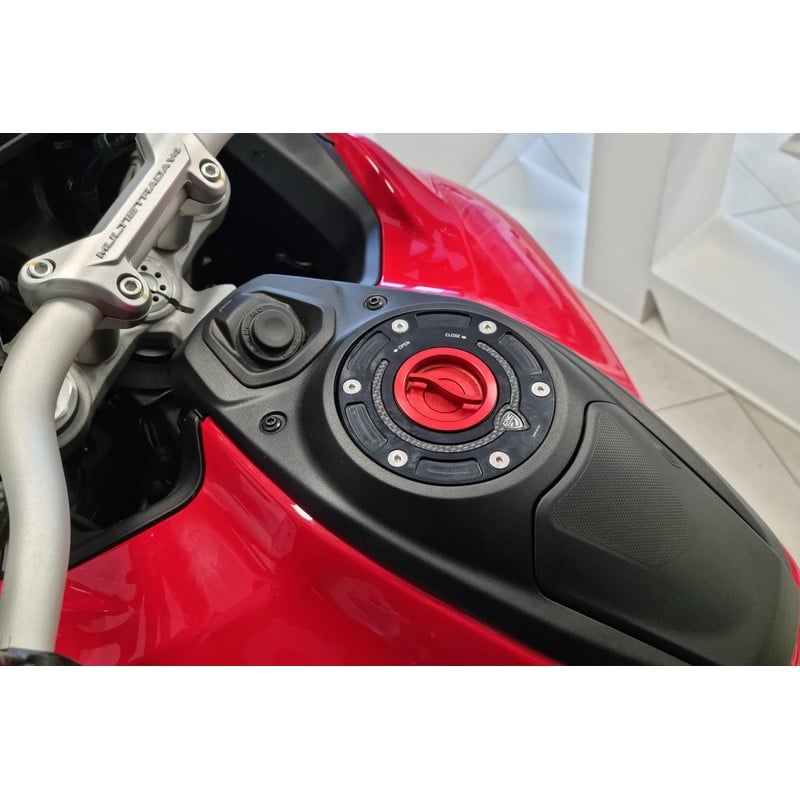 TSB05_DUCATI Tappo serbatoio carburante flangia Carbon Ducati CNC Racing TSB05
