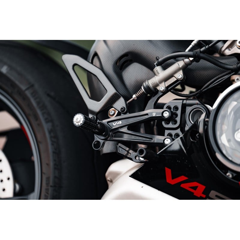 Pedane regolabili per serie Carbon Ducati Superbike Panigale V4 R 2019+ CNC Racing