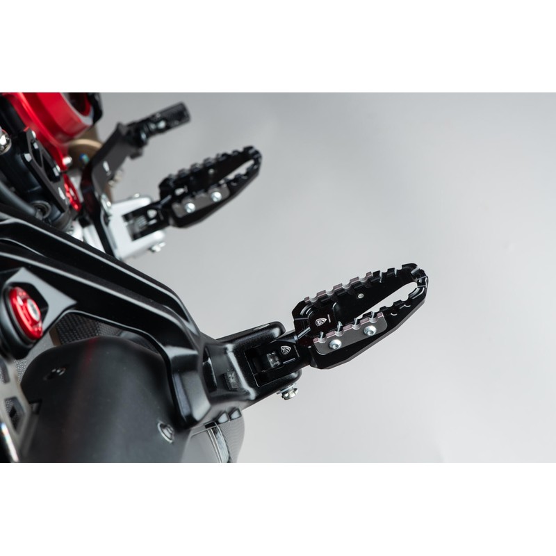 Kit poggiapiedi TOURING passeggero Ducati CNC Racing PEP05_02