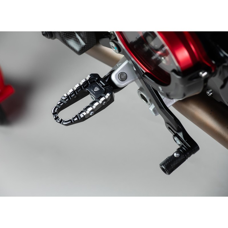 Kit poggiapiedi TOURING pilota Moto Guzzi CNC Racing PEP05_01