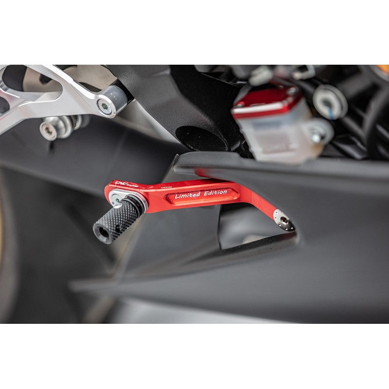 PE226_RS Adjustable rear sets limited edition Mv Agusta Brutale 3 675 2012+ CNC Racing