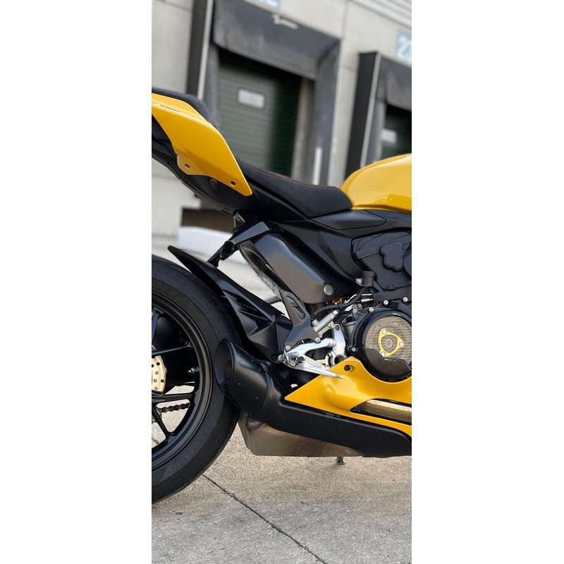 Protezione calore scarico in carbonio per Panigale e Ducati Streetfighter V2 955 2022+ CNC Racing