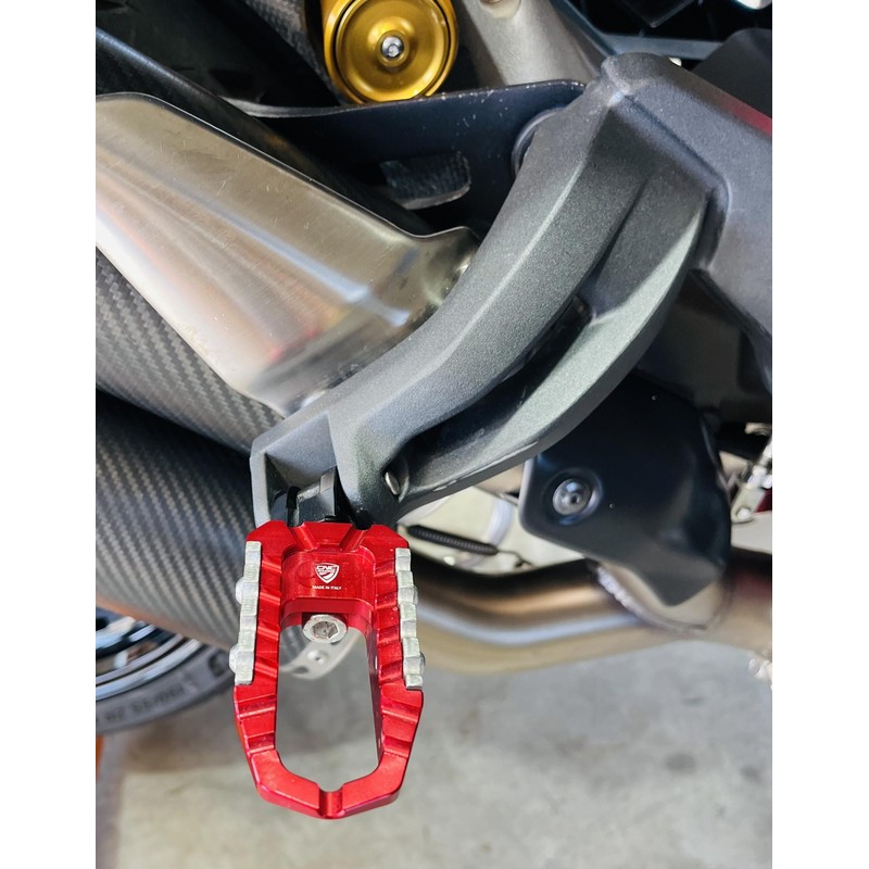 PEA06_02 Footpegs kit TOURING adapters passenger for Mv Agusta Dragster 800 RR E3 2015+ CNC Racing