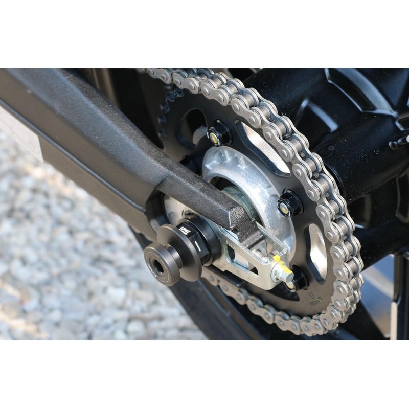 Dadi ruota posteriore con supporto cavalletto Ducati Monster 695 2006+ CNC Racing