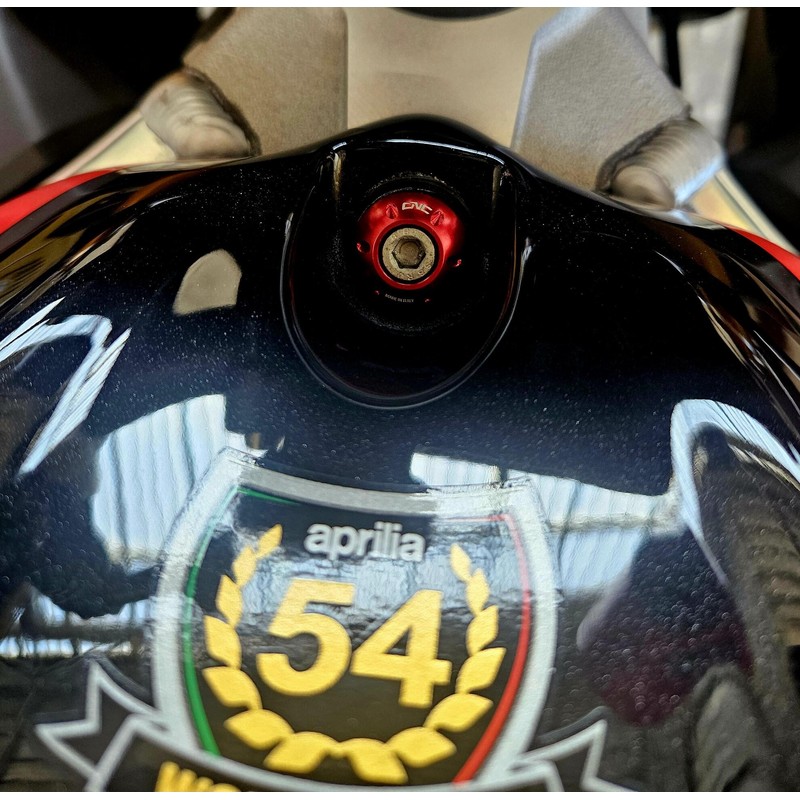 KV444 Boccola vite cover serbatoio carburante Aprilia Tuono V4 1100 E5 2021+ CNC Racing