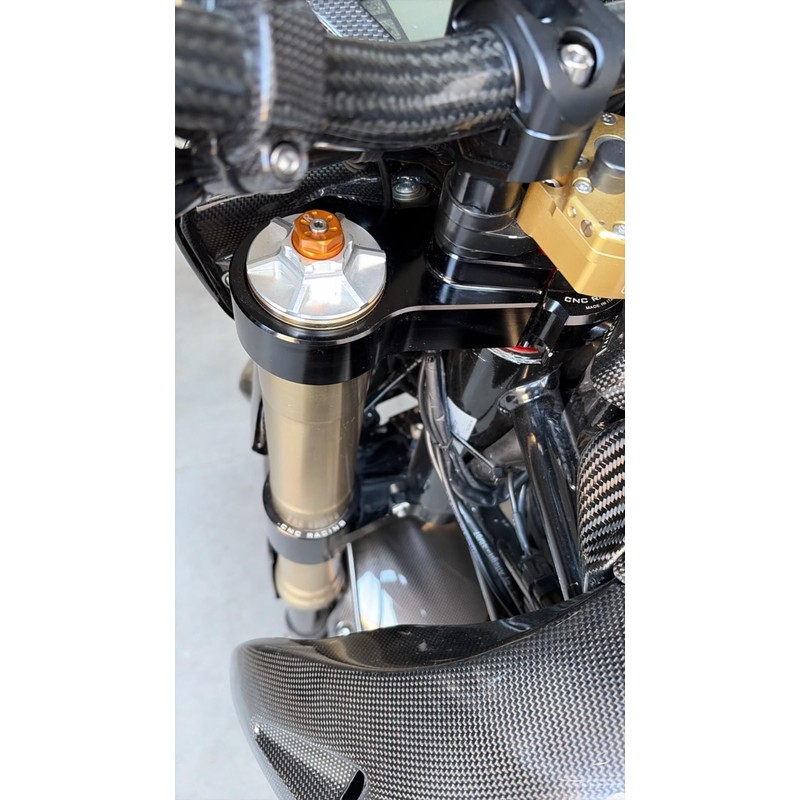 Piastre di sterzo Superiore per Hymperotard Ducati Hypermotard 1100 2007+ CNC Racing