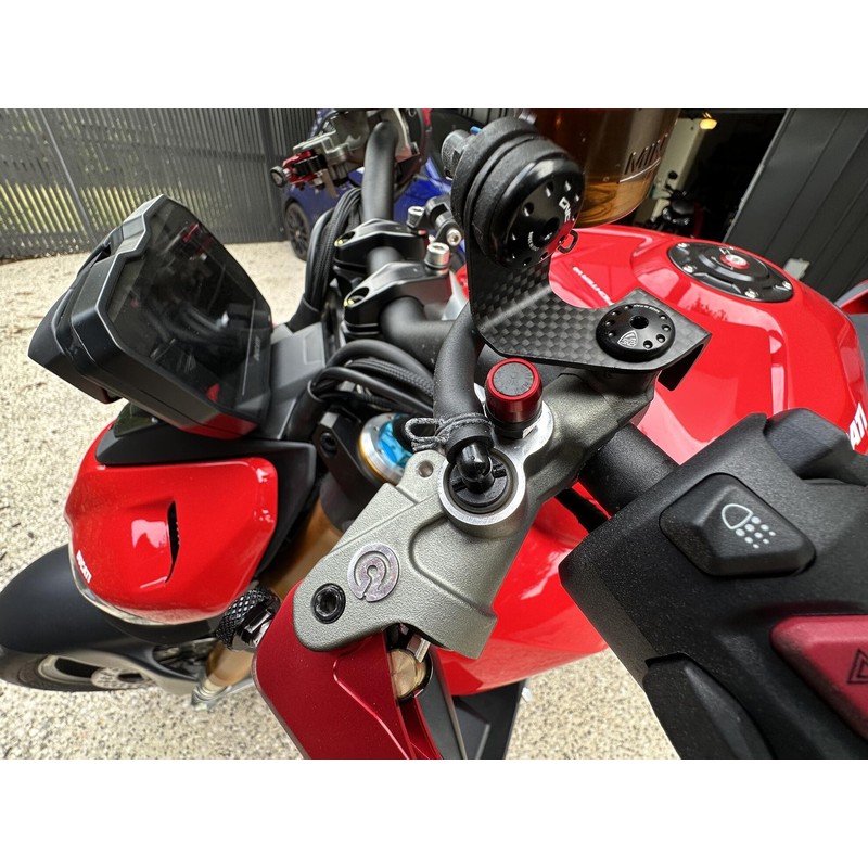 ZA973 Front brake and clutch oil tank brackets matt carbon Ducati Streetfighter V2 955 2022+ CNC Rac