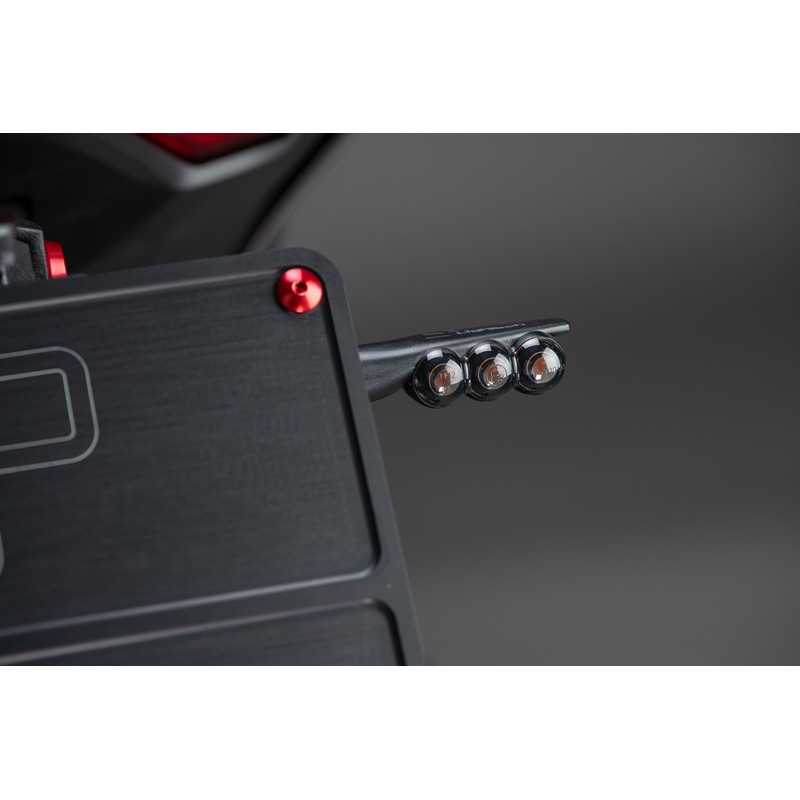 FRE929NER_SUZUKI Par de intermitentes homologados E8 FRE929NER Suzuki Lightech FRE929NER