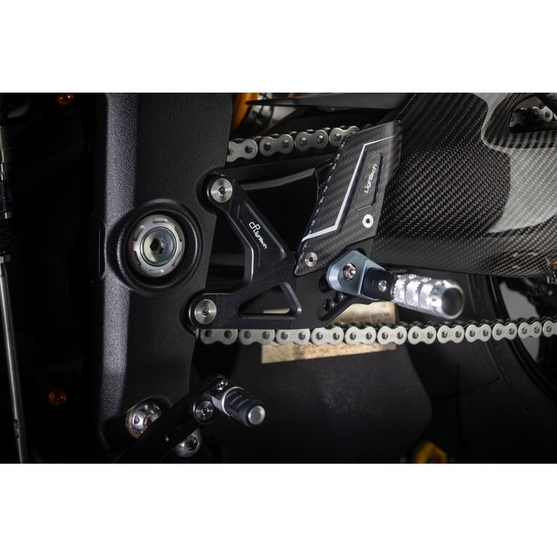 FTRTR007R Verstellbare Fußstützen – „R“-Version Triumph Speed Triple 1200 RX 2025+ Lightech
