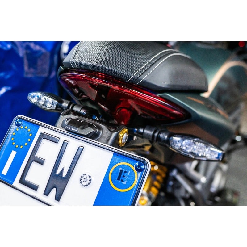 ESTR-0714 Regulowany uchwyt tablicy rejestracyjnej Triumph Speed ​​​​Triple RS 1200 21-26 Premium SP