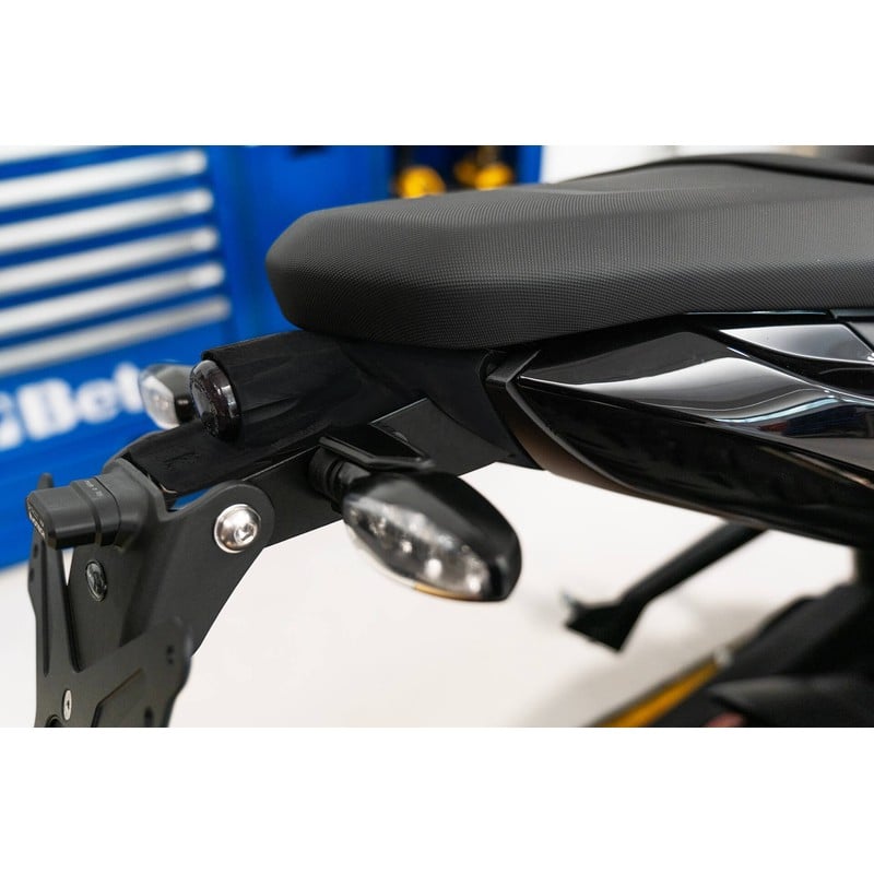 ESTR-0720 Porta matrícula Evotech Triumph Trident 800 2026