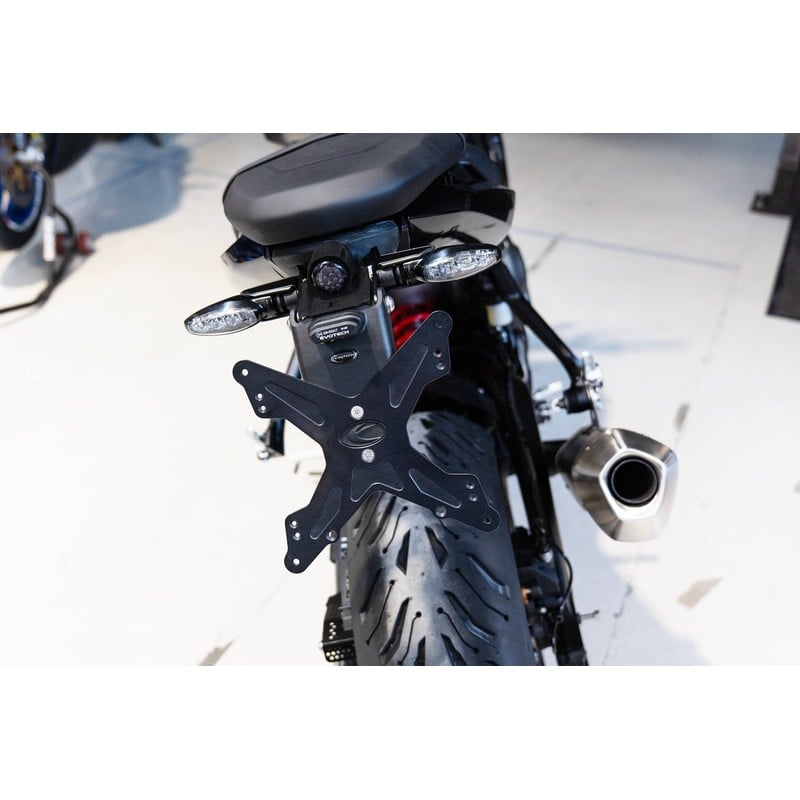 ESTR-0720 Porta matrícula Evotech Triumph Trident 800 2026